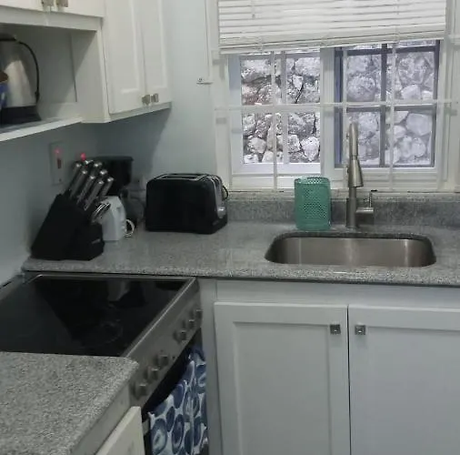 Secluded Studio@sky Castles, Columbus Heights, *